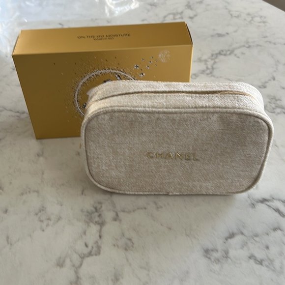 CHANEL Bags Chanel White And Gold Makeup Bag Poshmark